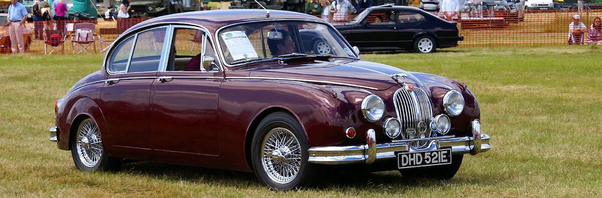 Jaguar MkII similar to the one used by Inspector Morse